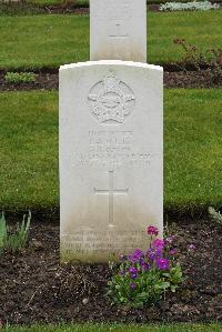 Harrogate (Stonefall) Cemetery - Scutt, Leonard Allan